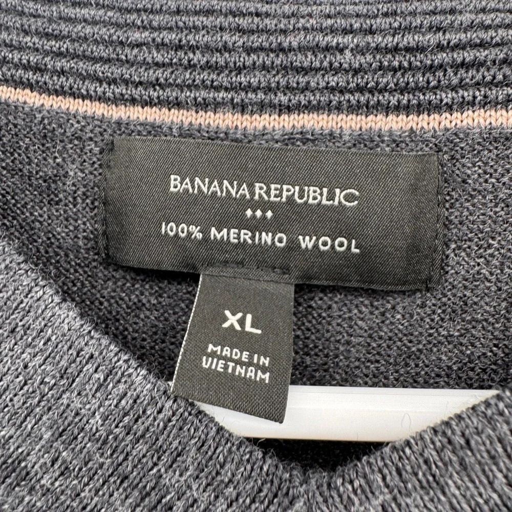 Merion Wool Banana Republic Men XL Charcoal Gray V-Neck Sweater Knit Top Classic